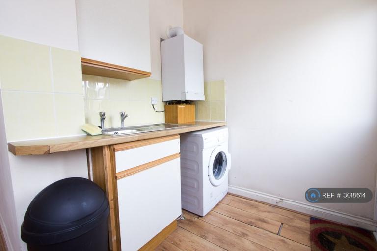 Flat Ordnance Road in Southampton