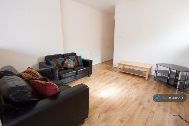 Flat Ordnance Road in Southampton