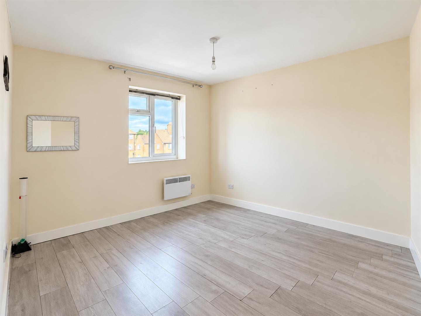 Flat Northway Crescent in Greater London