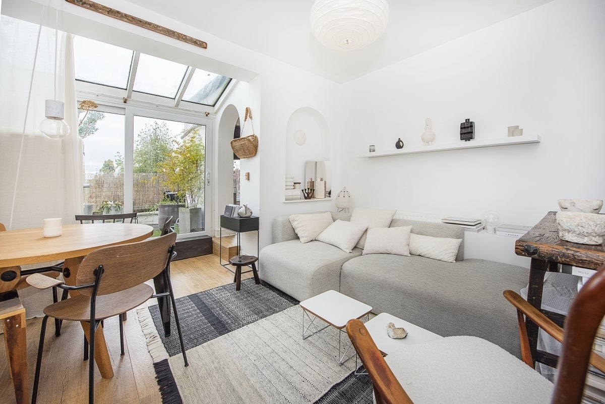 Flat Upper Richmond Road West in Greater London