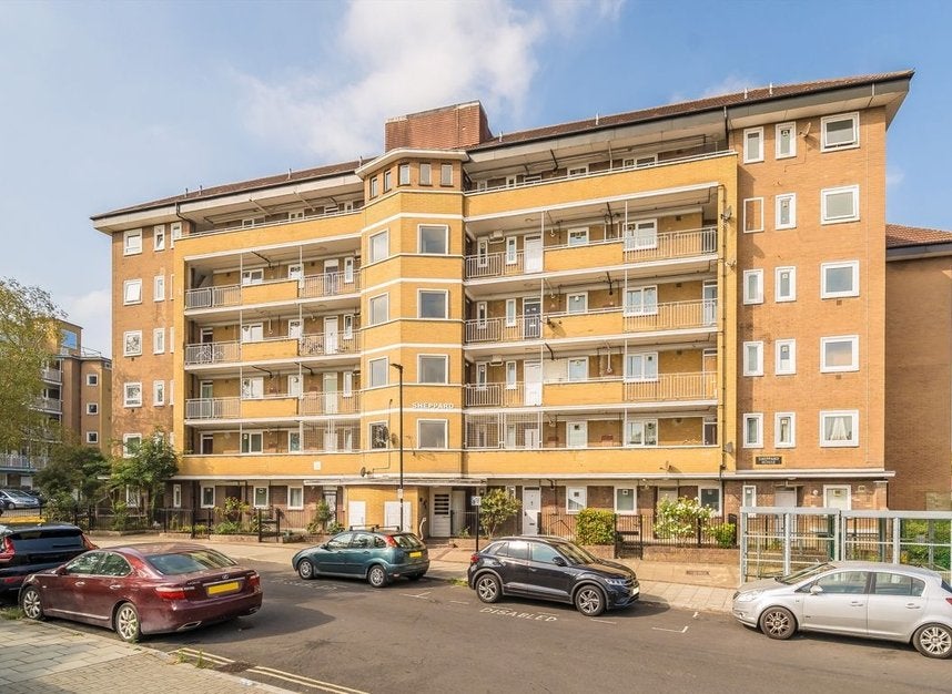 Flat Brixton Road in Greater London