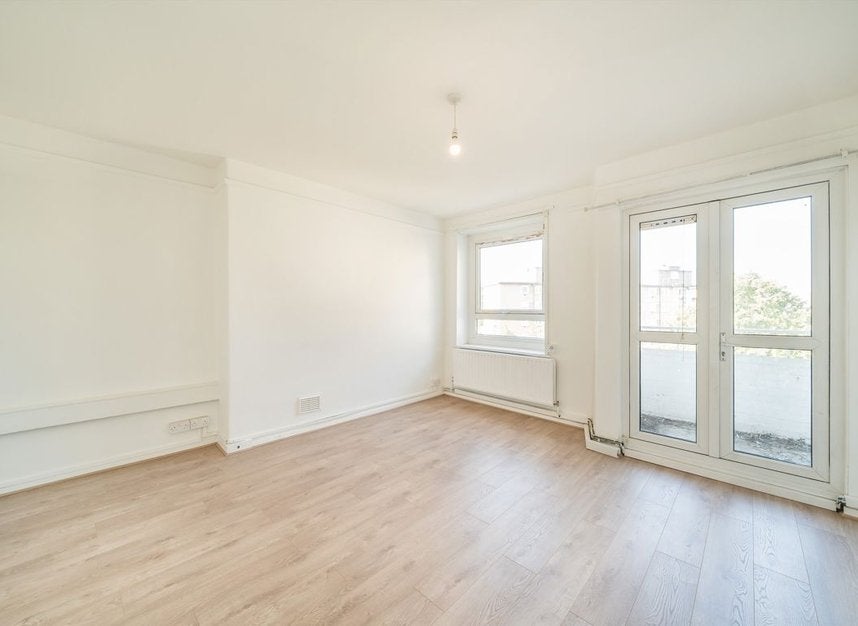 Flat Brixton Road in Greater London