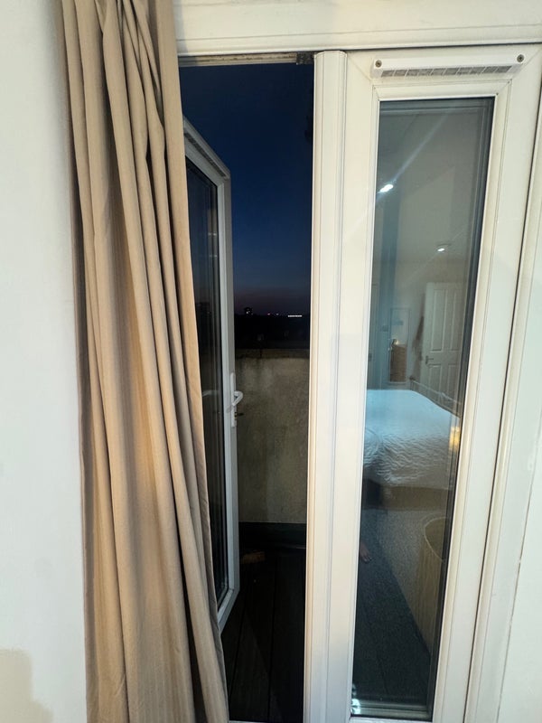 Room High Street Colliers Wood in Greater London