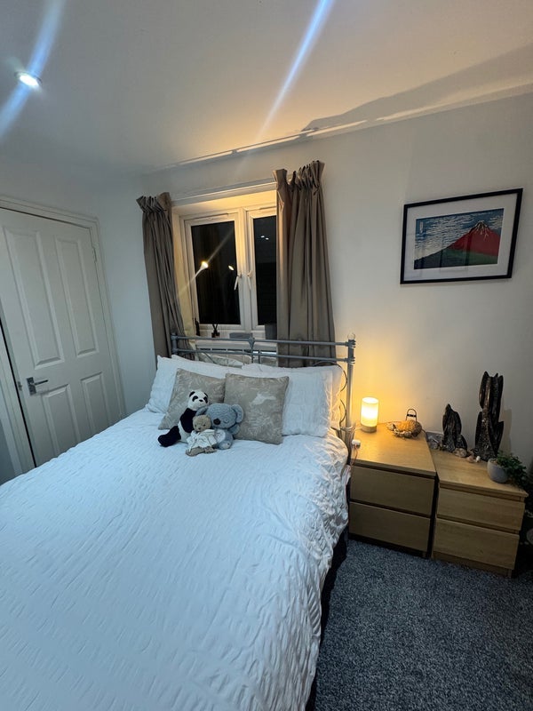 Room High Street Colliers Wood in Greater London