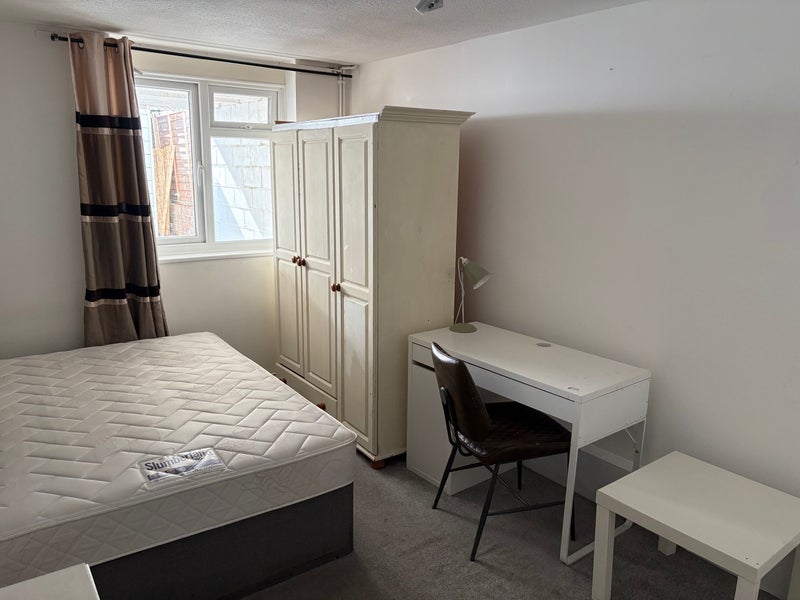Room Puckleside in Basildon