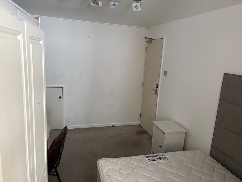 Room Puckleside in Basildon