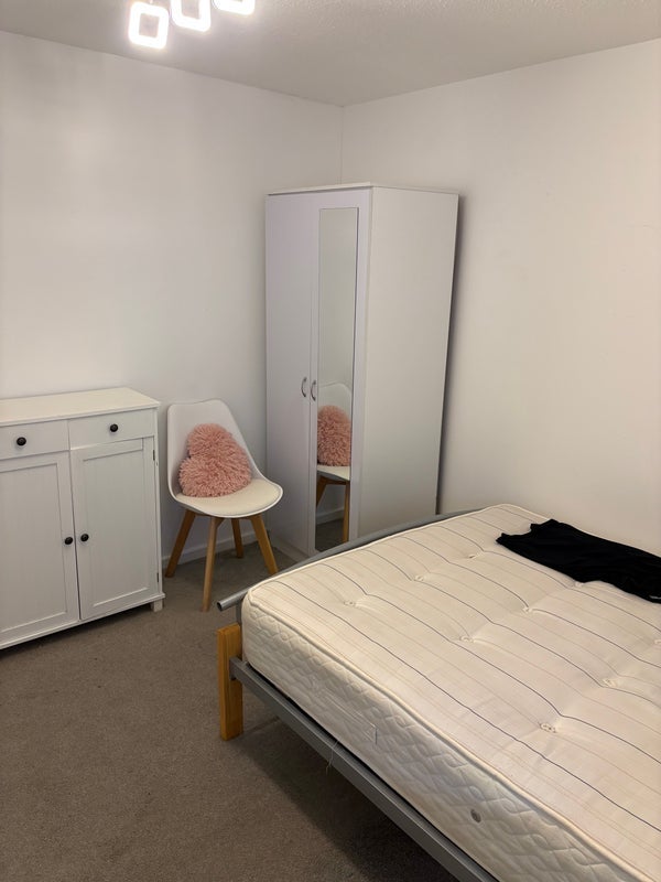 Room Puckleside in Basildon
