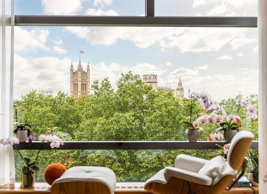 Flat Albert Embankment in Greater London