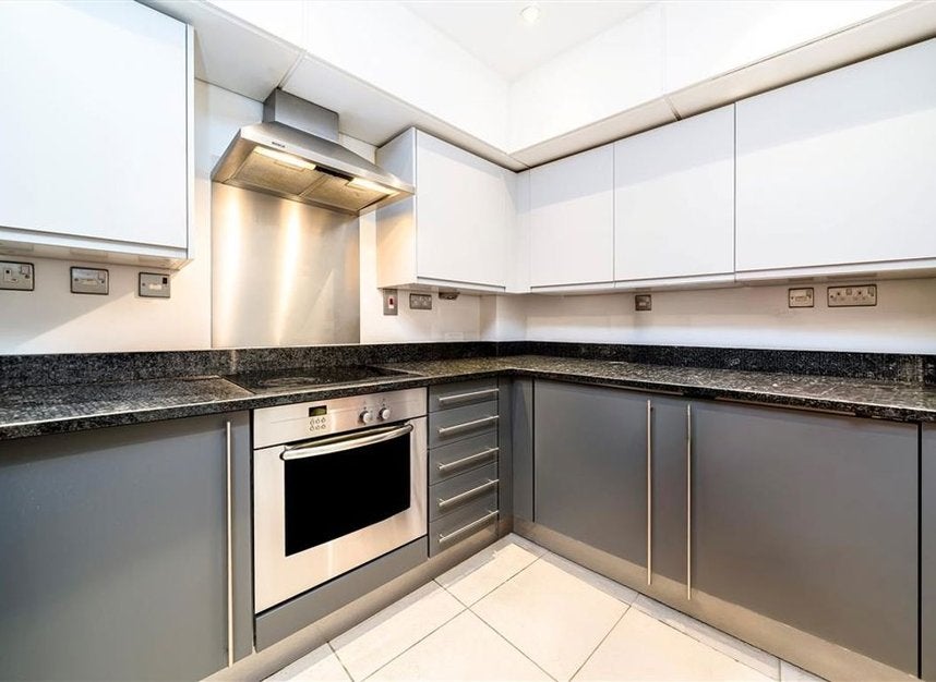 Flat Albert Embankment in Greater London
