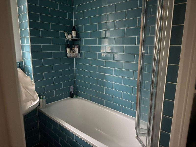 Room Sewardstone Road in Greater London