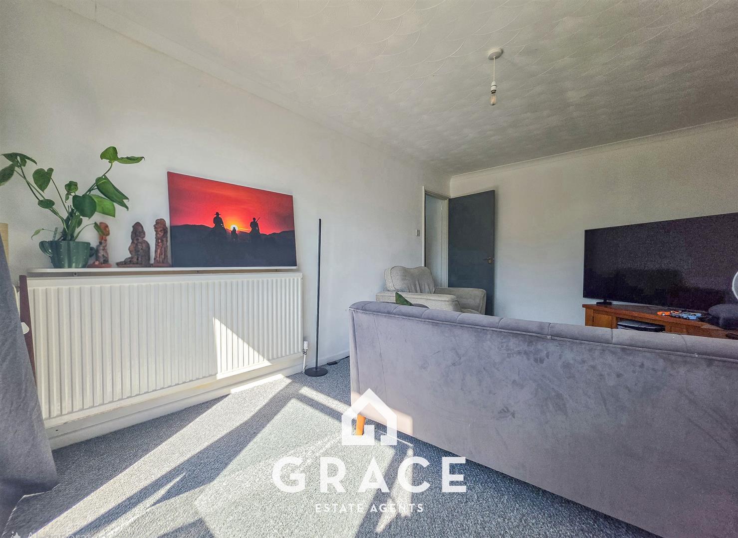 Flat Fairlight Close in Ipswich