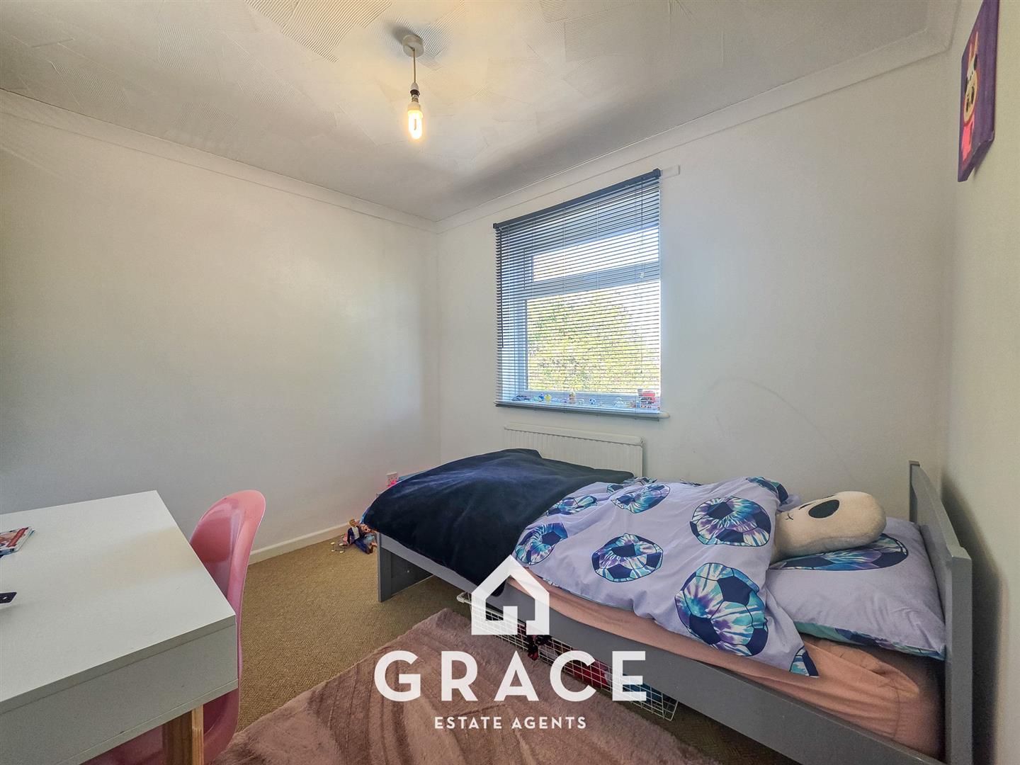 Flat Fairlight Close in Ipswich