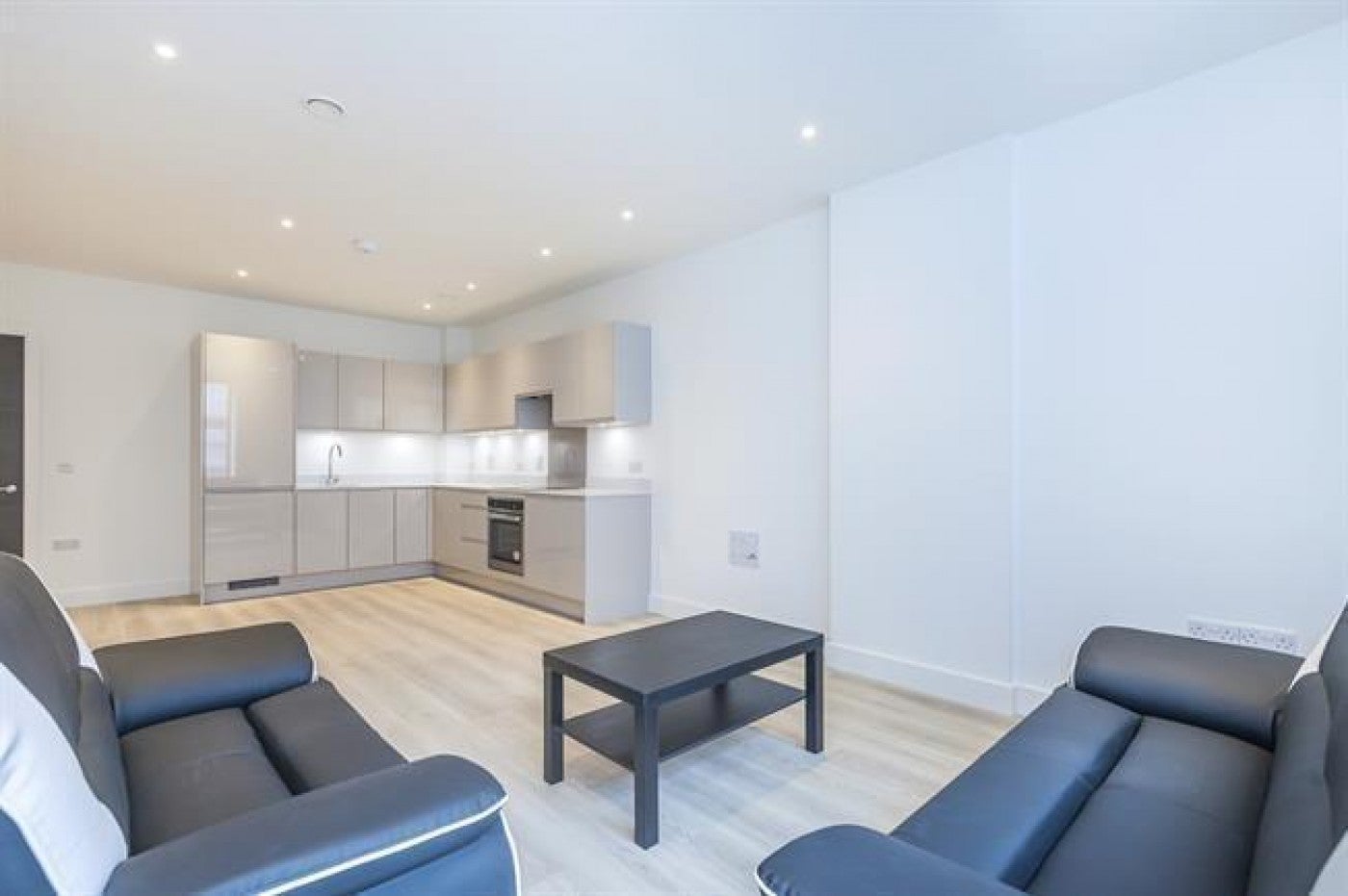 Flat Valencia Close in Greater London