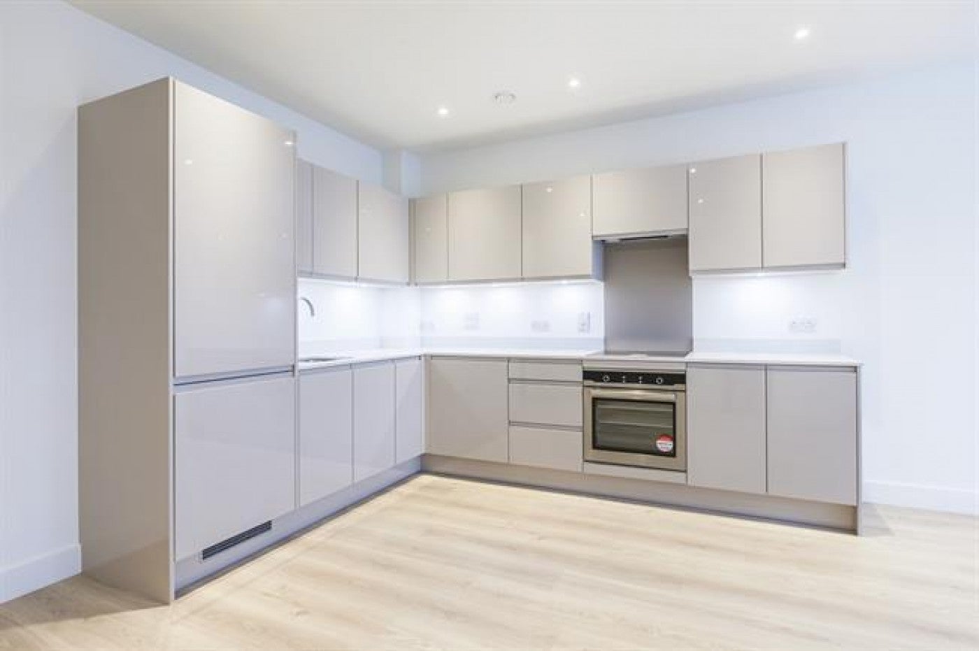 Flat Valencia Close in Greater London