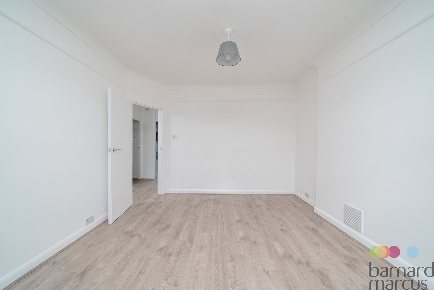 Flat Porch Way in Greater London