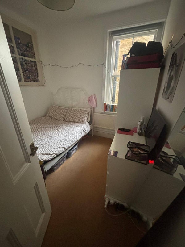 Room Marius Road in Greater London