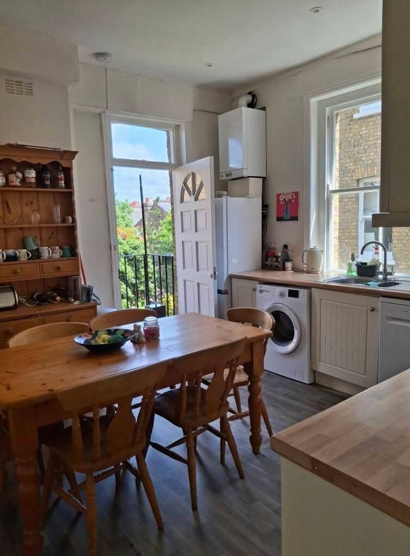 Room Marius Road in Greater London