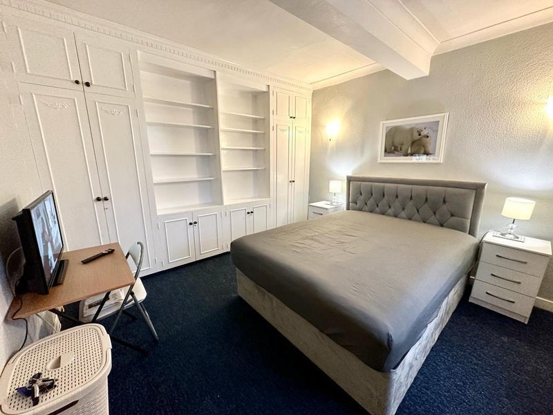 Room Braywick Road in Holyport