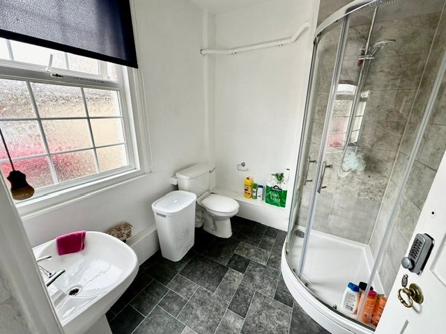 Room Braywick Road in Holyport