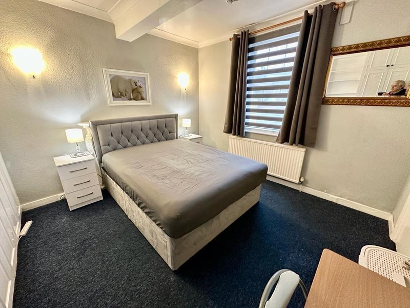 Room Braywick Road in Holyport
