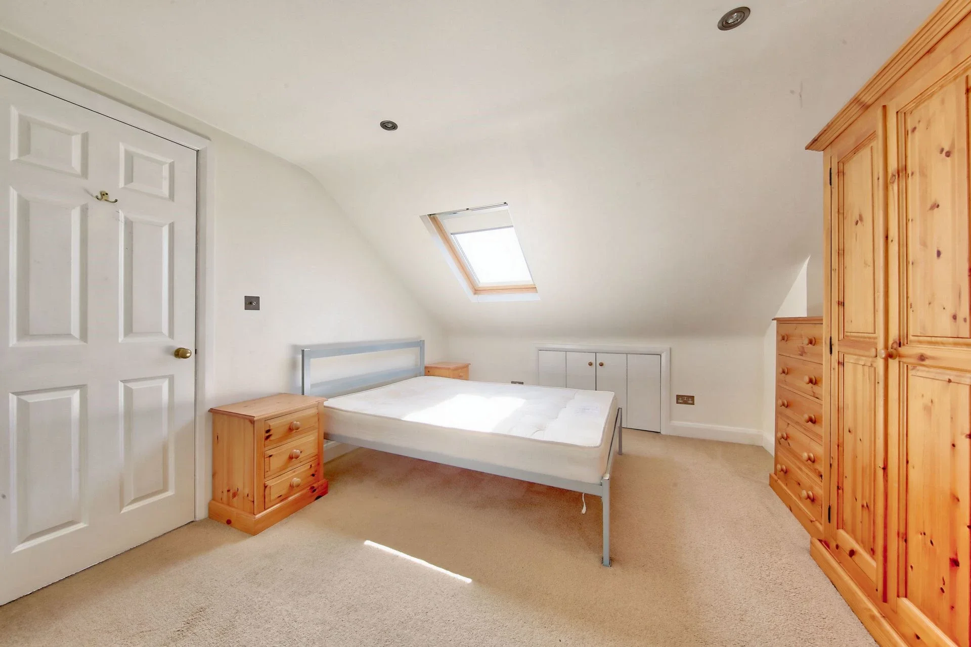 Flat Cargill Road in Greater London