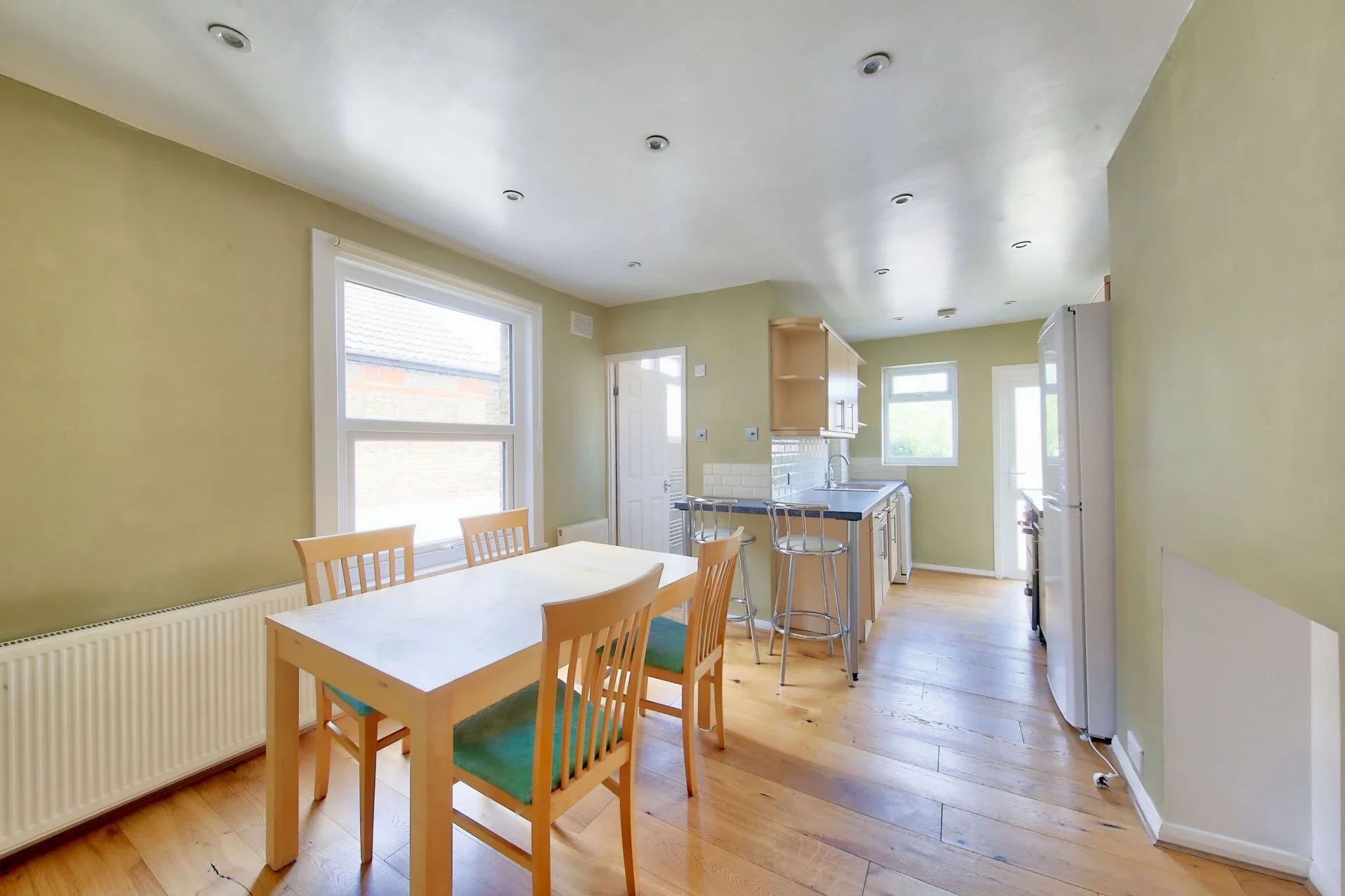 Flat Cargill Road in Greater London