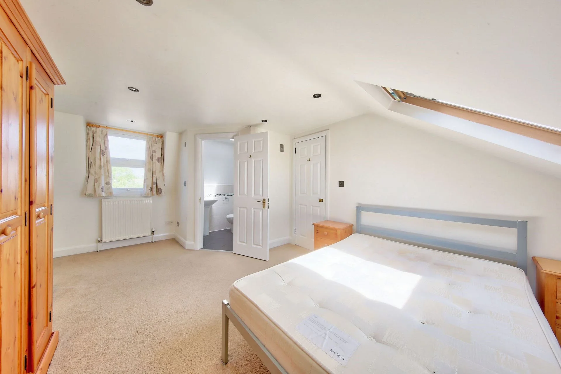 Flat Cargill Road in Greater London