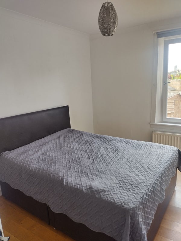 Room Carnock Road in Glasgow