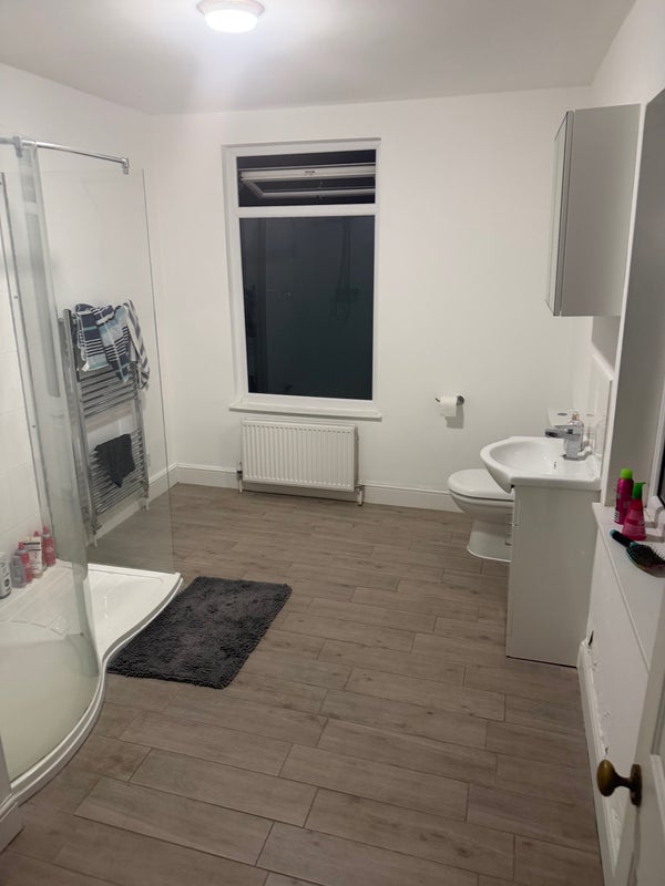 Room Muswell Hill Road in Greater London