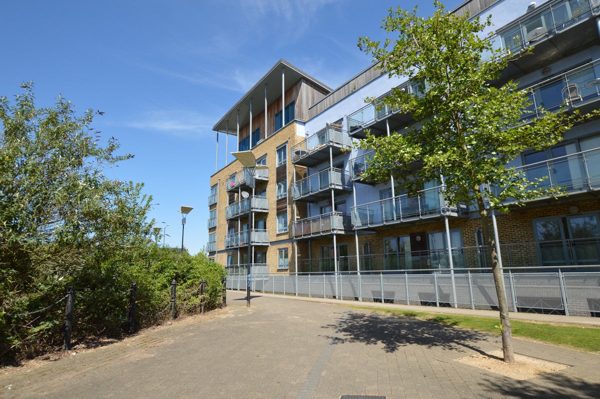 Flat Quayside Drive in Colchester