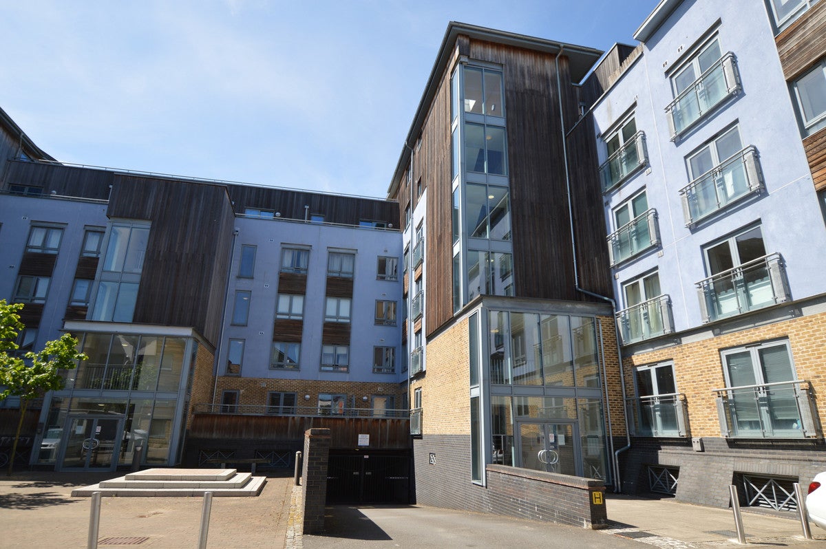 Flat Quayside Drive in Colchester