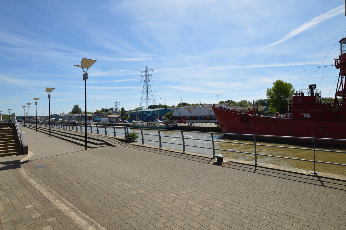 Flat Quayside Drive in Colchester