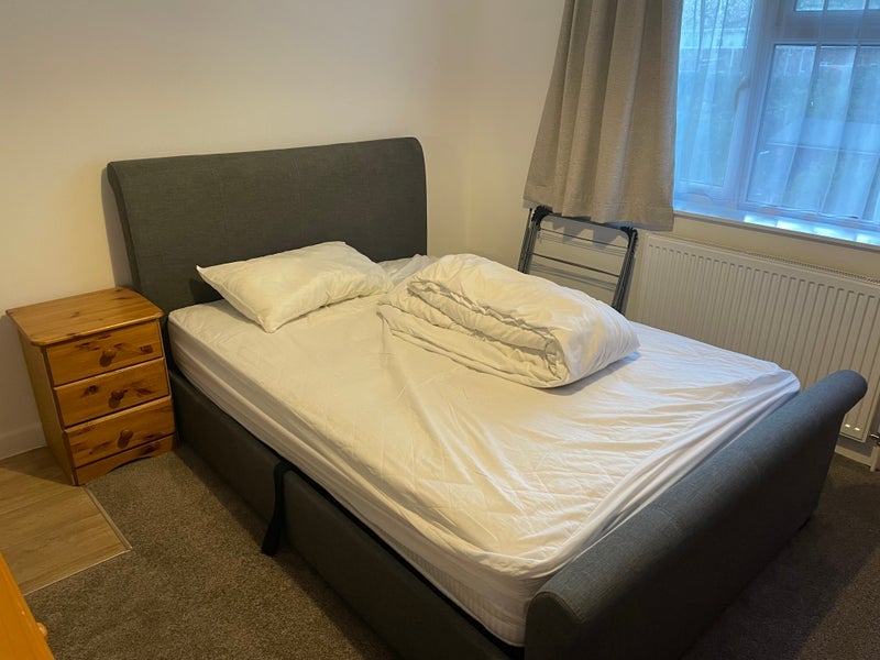 Room Crossways Road in Bristol