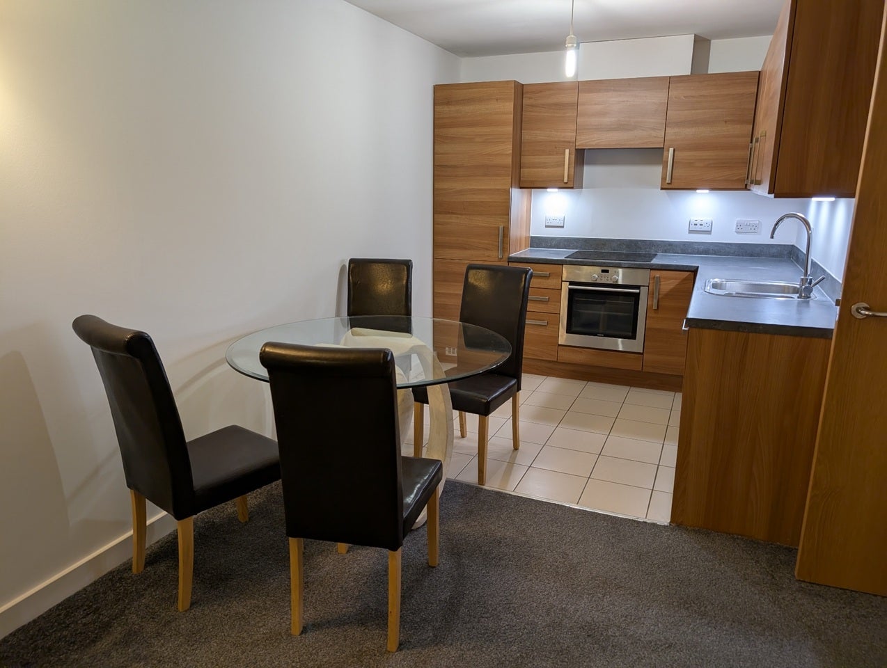 Flat Empire Way in Greater London