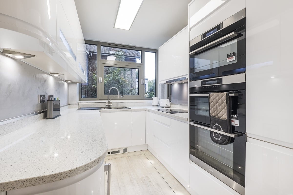 Flat Hollytree Close in Greater London