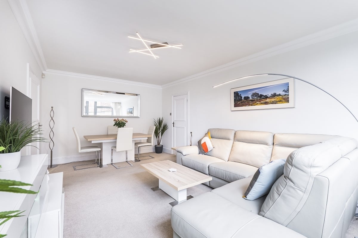 Flat Hollytree Close in Greater London