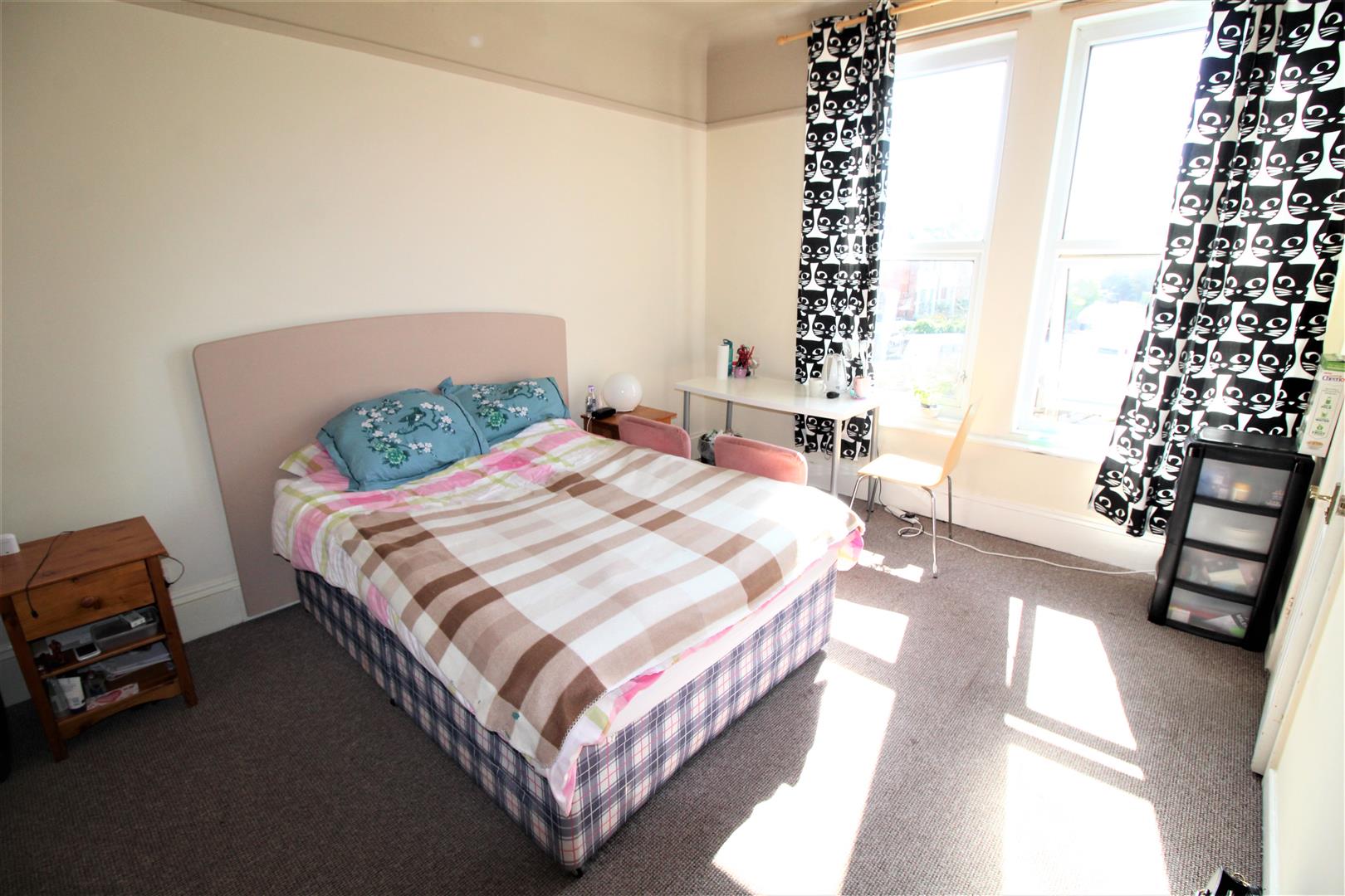 Room Lowcay Road in Portsmouth
