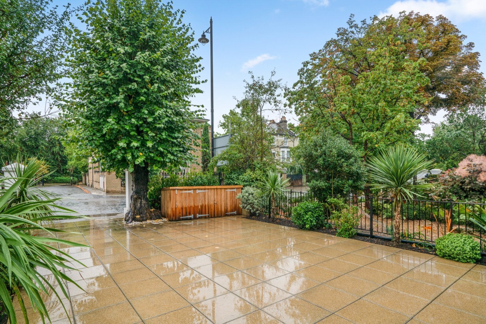 House Lonsdale Road in Greater London