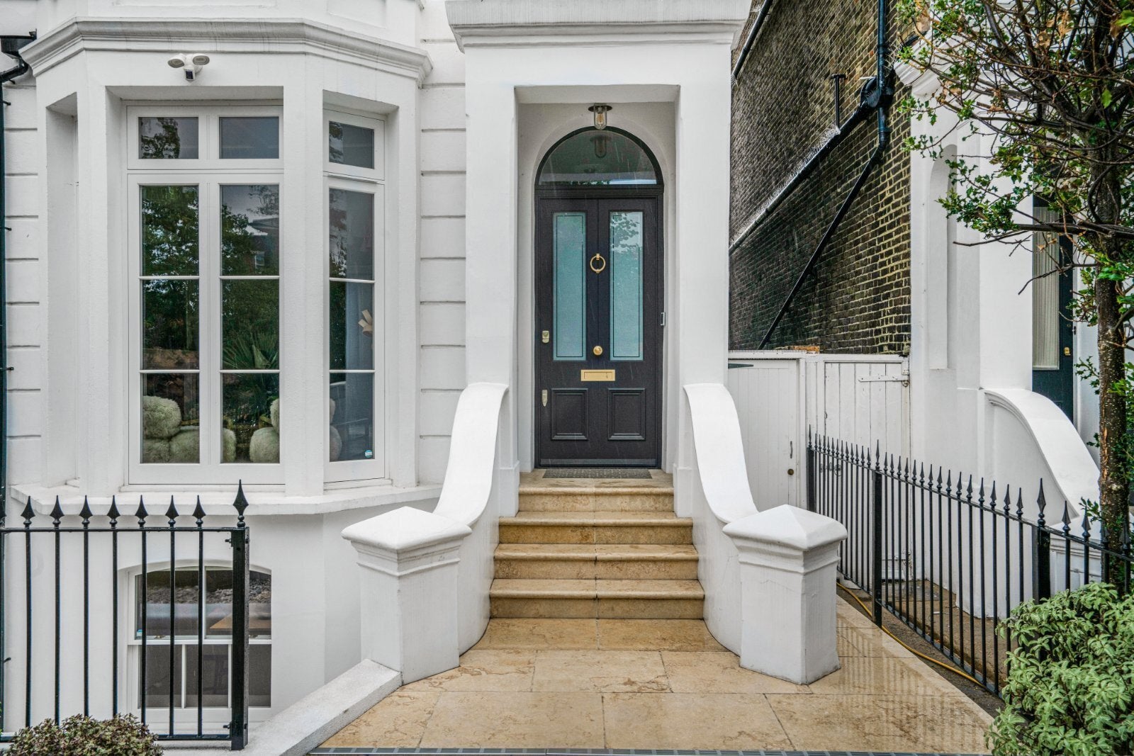 House Lonsdale Road in Greater London