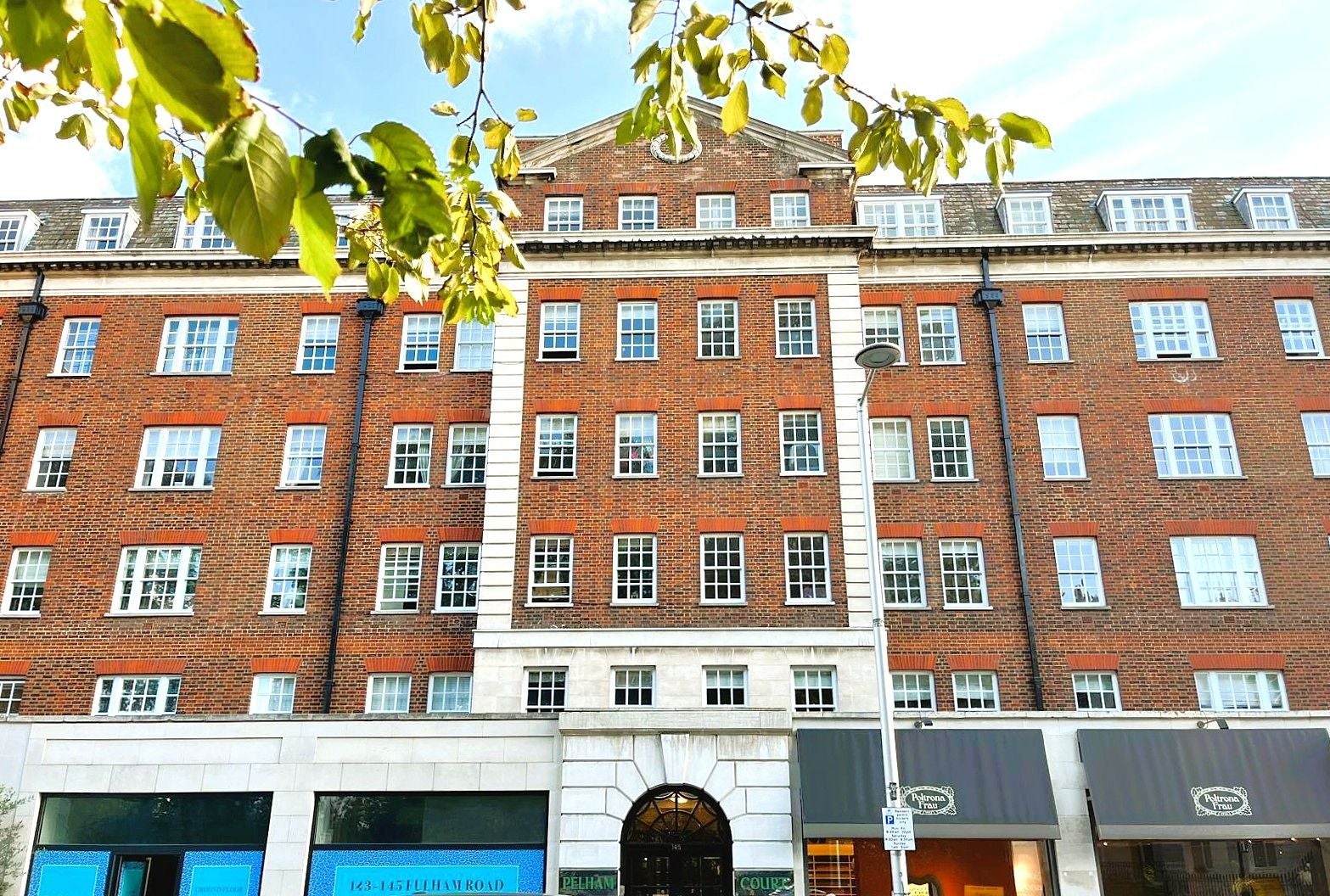 Flat Fulham Road in Greater London