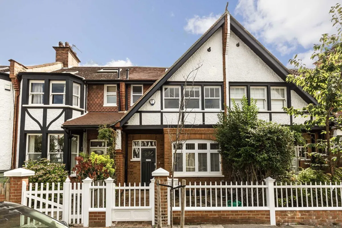House Esmond Road in Greater London
