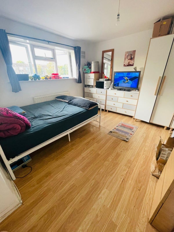 Room Earlham Grove in Greater London