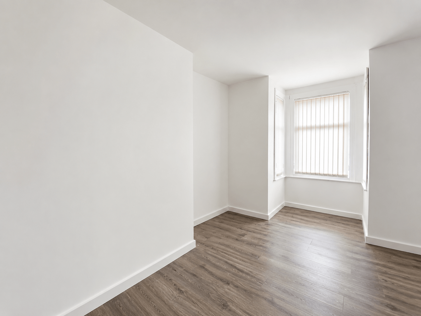 Flat Spencer Road in Greater London