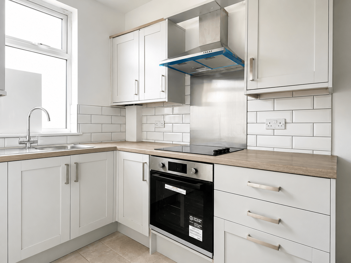 Flat Spencer Road in Greater London