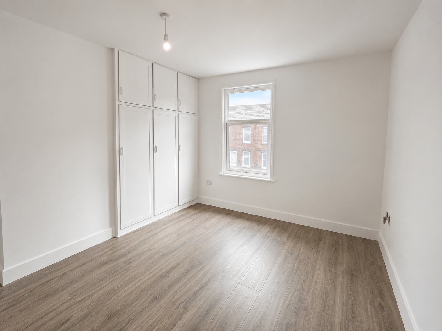 Flat Spencer Road in Greater London