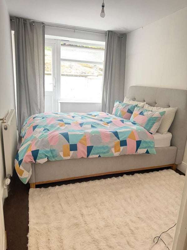 Room Thicket Road in Greater London