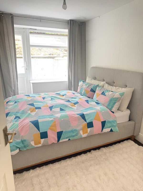 Room Thicket Road in Greater London