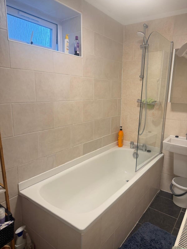 Room Thicket Road in Greater London