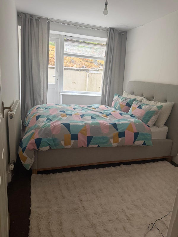 Room Thicket Road in Greater London