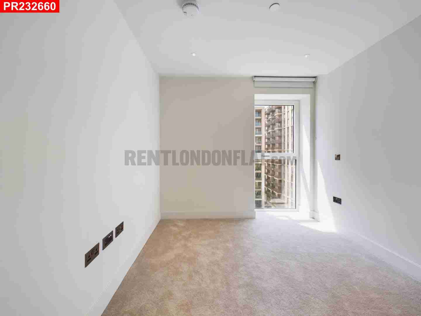 Flat Silver Road in Greater London